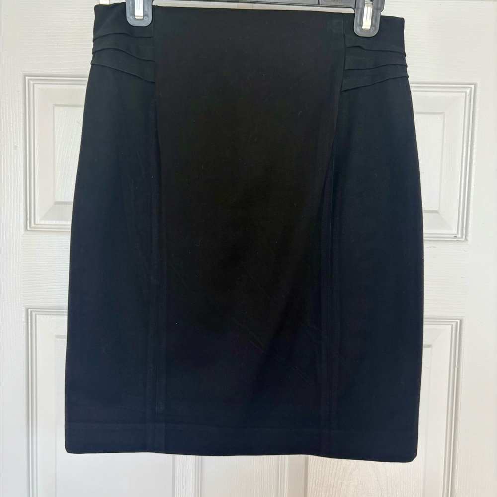 Classic flattering black pencil skirt - a workwear staple!